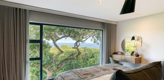 grootbos-web-secret-season-garden-lodge-luxury-suite-bedroom-with-view.jpg